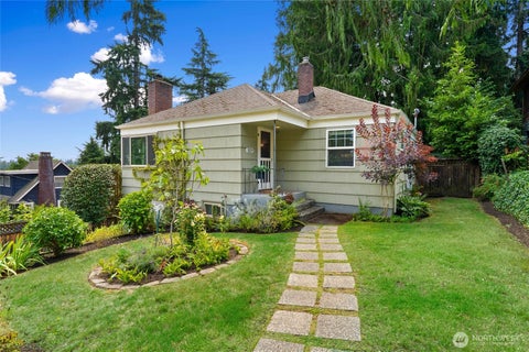 Photo of 1529 NE 94th Street, Seattle, WA 98115 (MLS # 2556990)