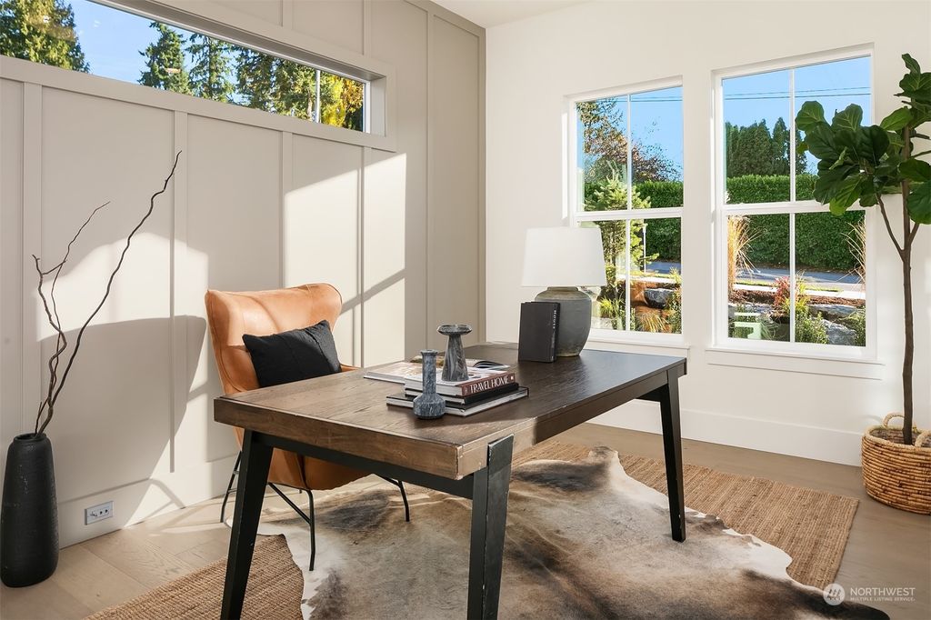 Photo of 12418 NE 108th Place, Kirkland, WA 98033 (MLS # 2189783)