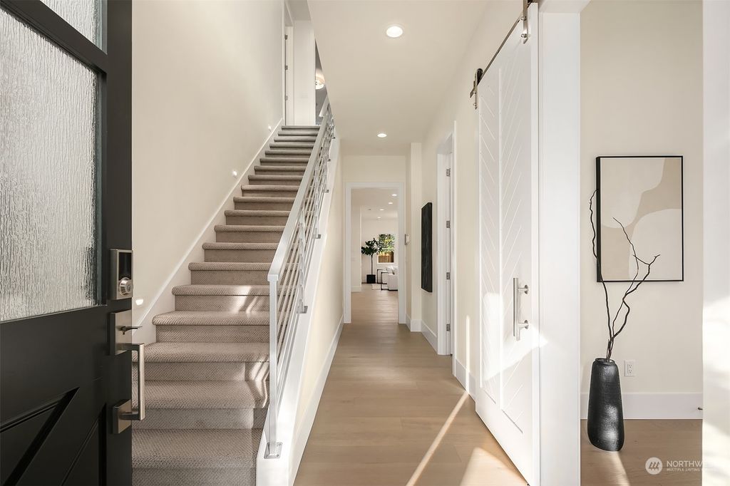 Photo of 12418 NE 108th Place, Kirkland, WA 98033 (MLS # 2189783)