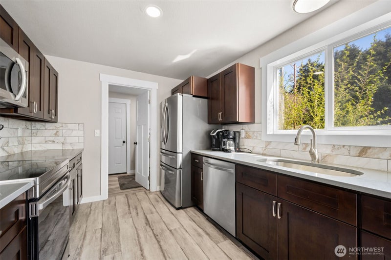 34 4th Street S