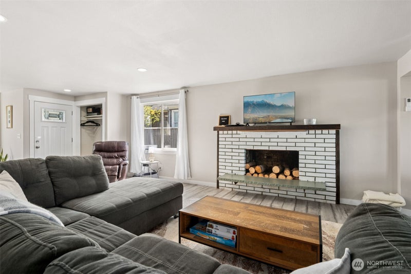 34 4th Street S