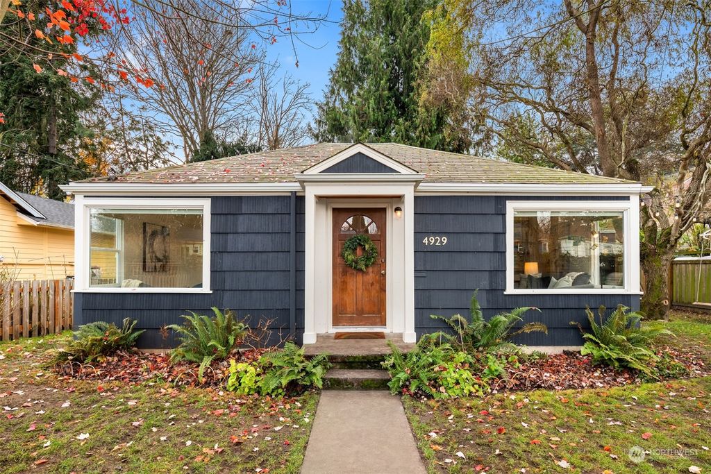 Photo of 4929 SW Bruce Street, Seattle, WA 98136 (MLS # 2183116)