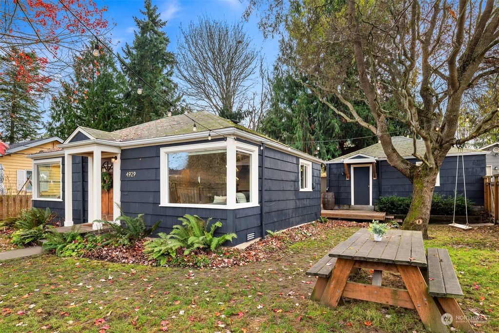 Photo of 4929 SW Bruce Street, Seattle, WA 98136 (MLS # 2183116)