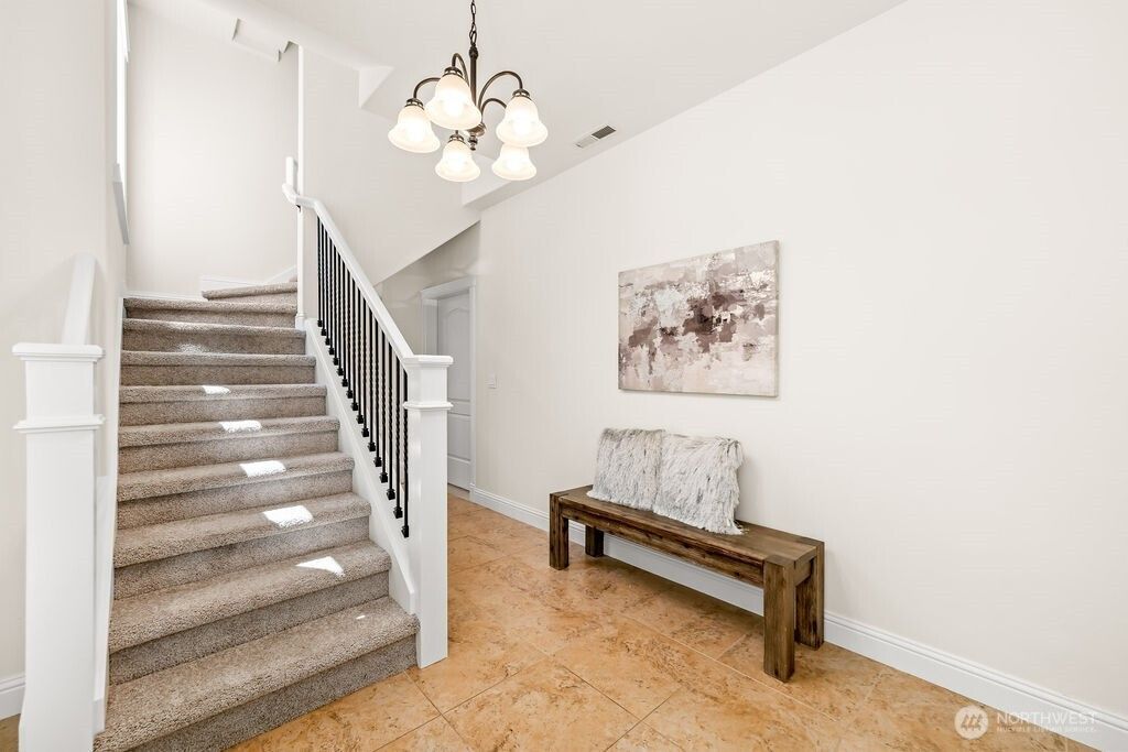 Photo of 810 5th Avenue NW, Issaquah, WA 98027 (MLS # 2482107)