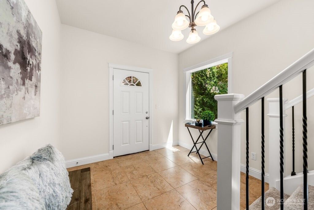 Photo of 810 5th Avenue NW, Issaquah, WA 98027 (MLS # 2482107)