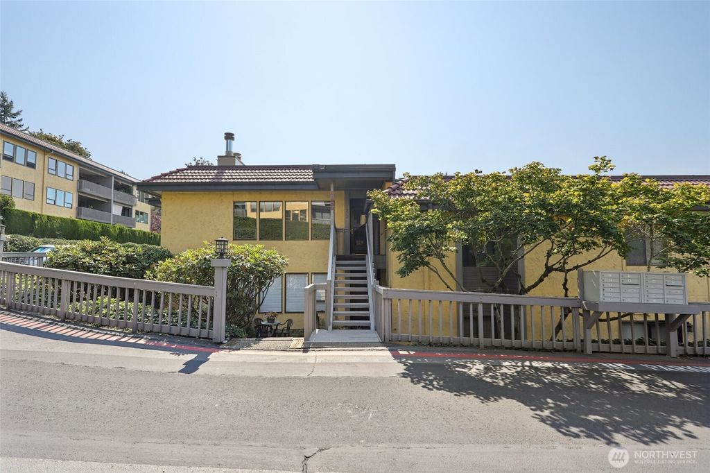 Photo of 11620 100th Avenue NE #C212, Kirkland, WA 98034 (MLS # 2428186)