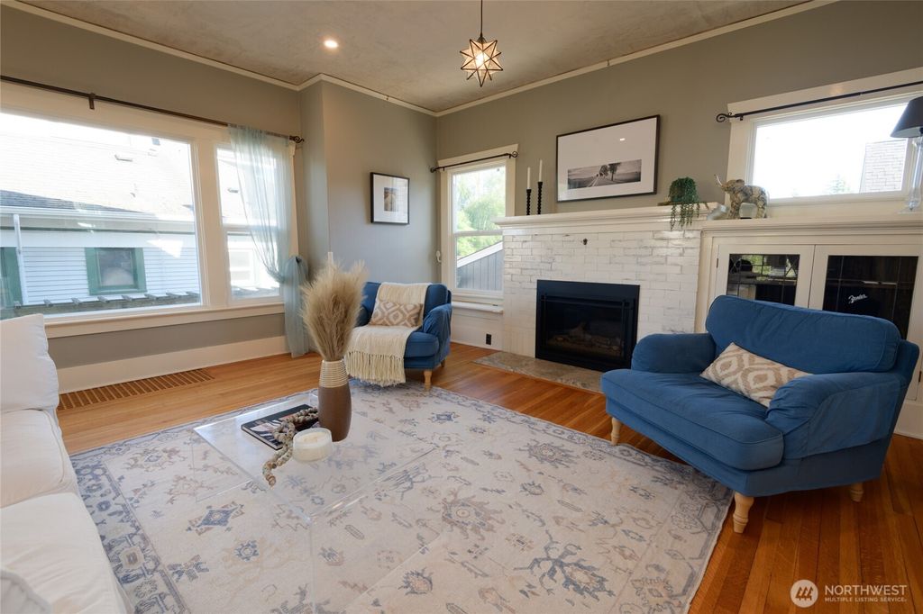 Photo of 333 N 75th Street, Seattle, WA 98103 (MLS # 2374157)