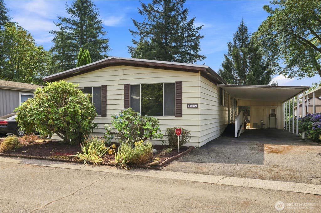 Photo of 18425 NE 95th Street #179, Redmond, WA 98052 (MLS # 2566913)
