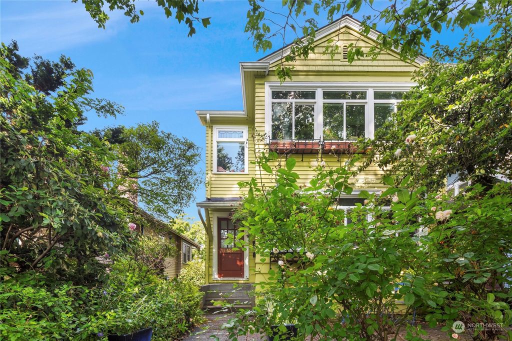 Photo of 4546 4th Avenue NE, Seattle, WA 98105 (MLS # 2244630)