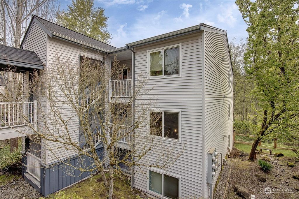 Photo of 12720 NE 10th Place #D206, Bellevue, WA 98005 (MLS # 2222640)