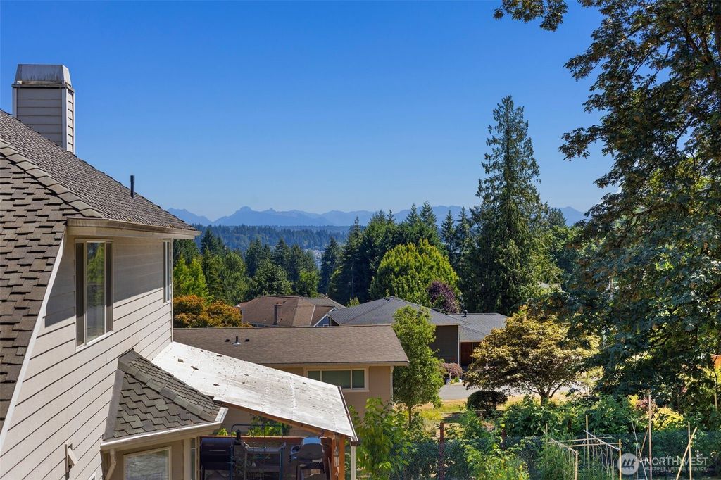 Photo of 13941 NE 85th Street, Redmond, WA 98052 (MLS # 2431350)
