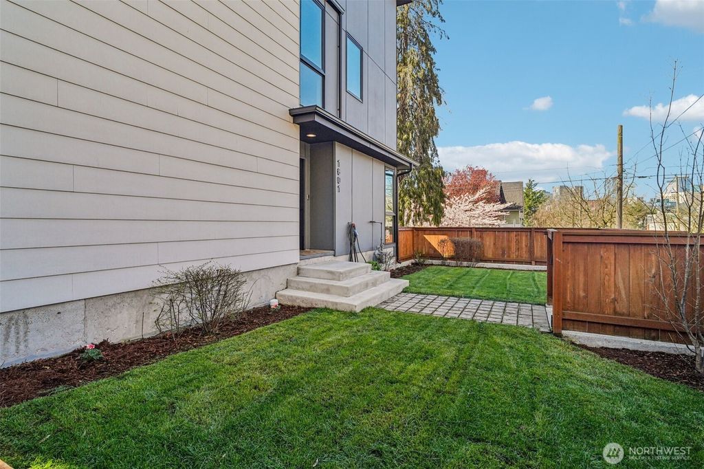 Photo of 1601 E Jefferson Street, Seattle, WA 98122 (MLS # 2498706)