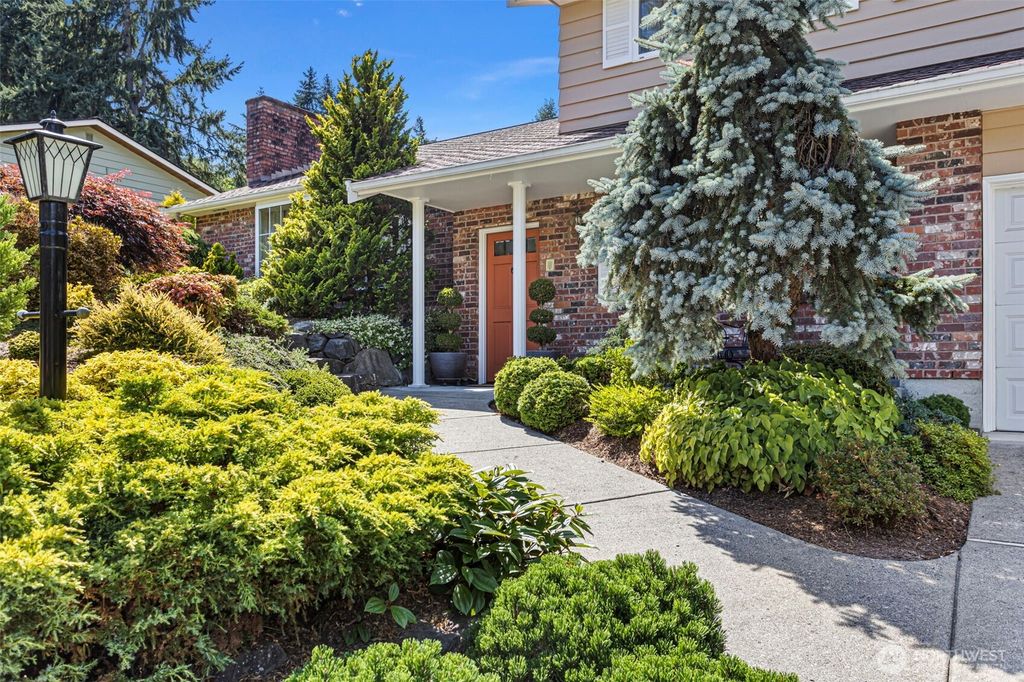 Photo of 19225 51st Avenue NE, Lake Forest Park, WA 98155 (MLS # 2492874)