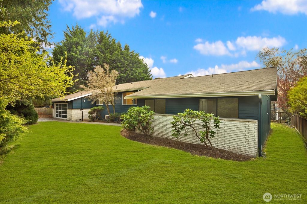 Photo of 12511 37th Avenue NE, Seattle, WA 98125 (MLS # 2507449)