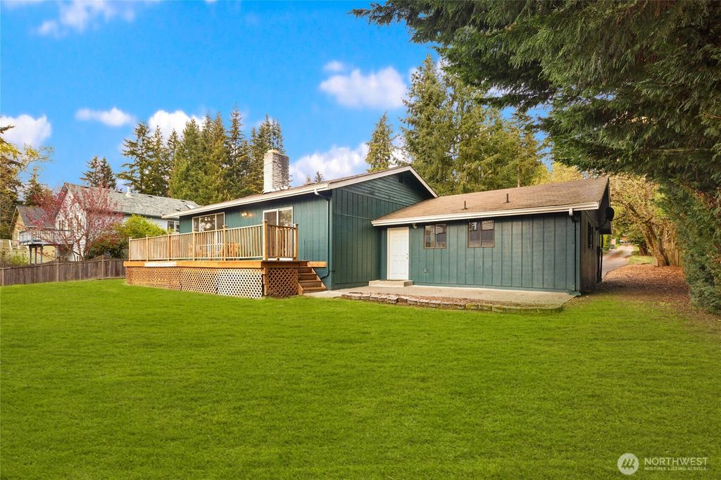 Photo of 12511 37th Avenue NE, Seattle, WA 98125 (MLS # 2507449)