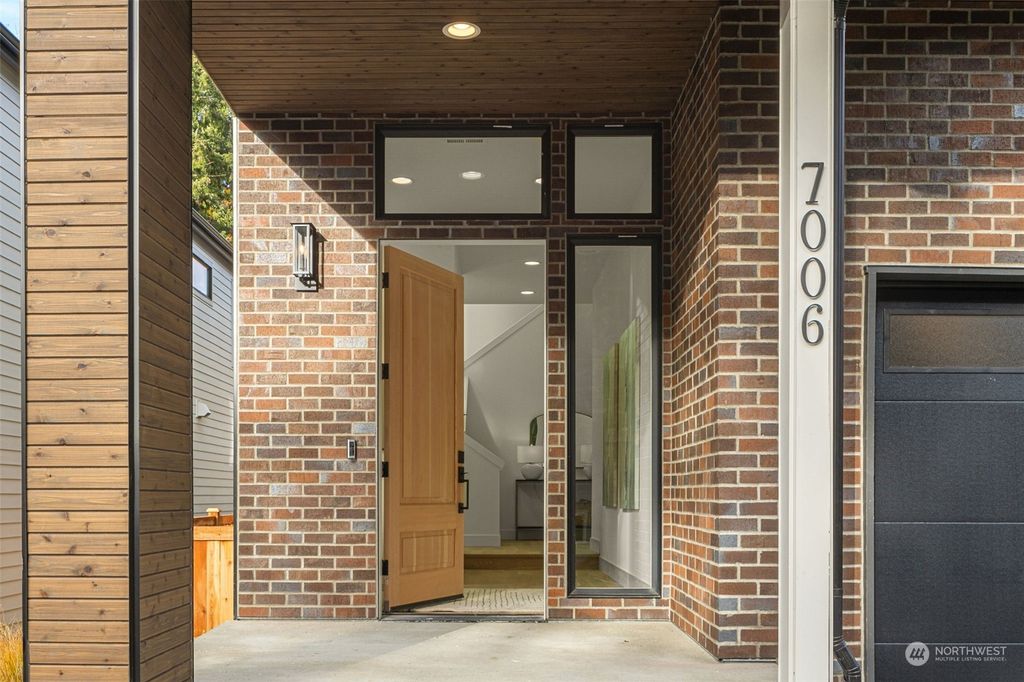 Photo of 7006 NE 134th Street, Kirkland, WA 98034 (MLS # 2255327)