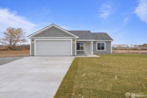 Photo of 102 Poplar Street NE, Royal City, WA 99357 (MLS # 2365137)