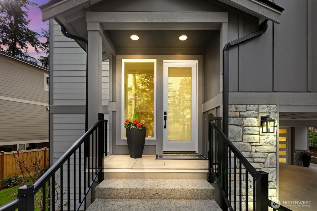 Photo of 815 130th Avenue, Bellevue, WA 98005 (MLS # 2522694)