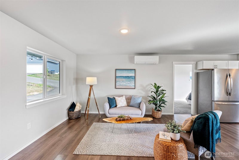 11 E Wickersham Lane
