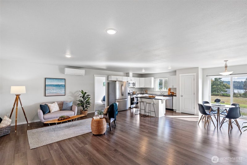 11 E Wickersham Lane