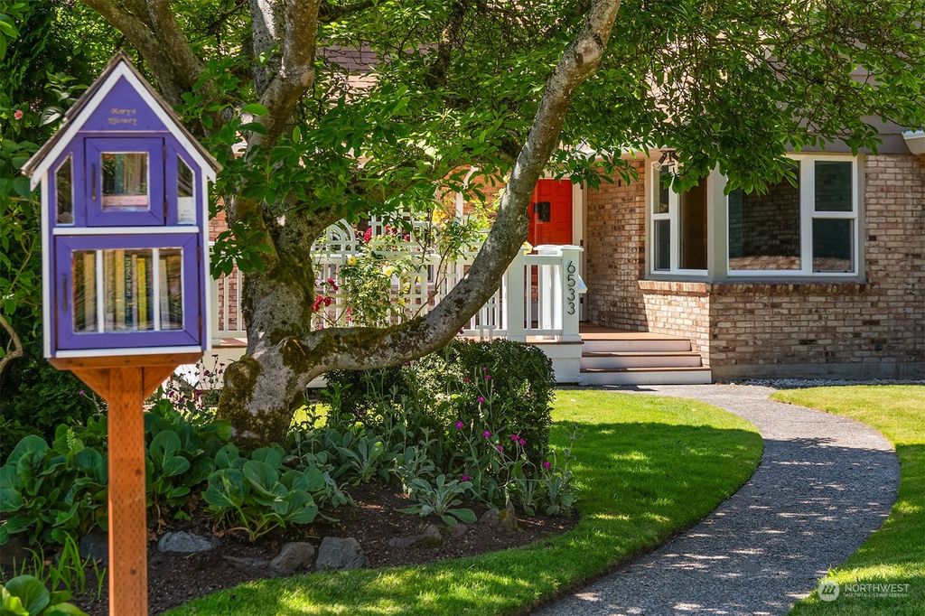 Photo of 6533 48th Avenue NE, Seattle, WA 98115 (MLS # 2247039)