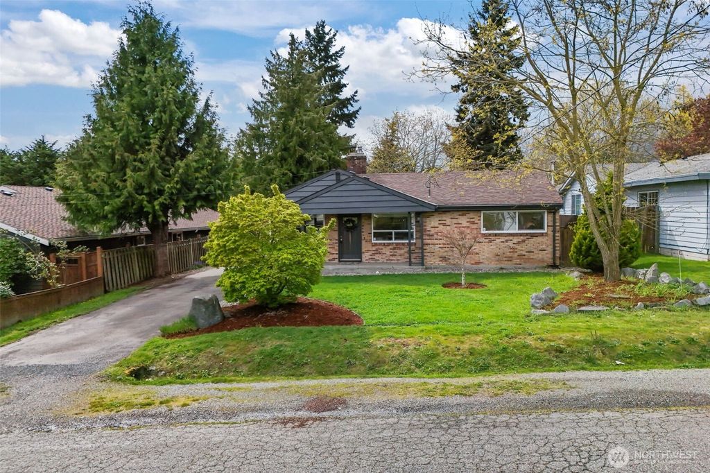 Photo of 16227 15th Avenue SW, Burien, WA 98166 (MLS # 2504369)