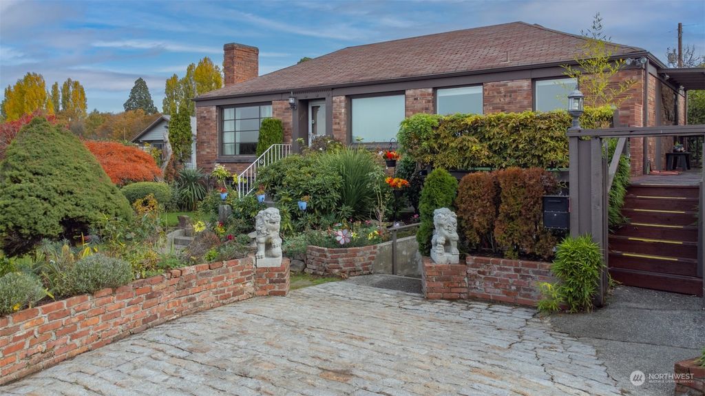 Photo of 2714 12th Avenue S, Seattle, WA 98144 (MLS # 2200708)