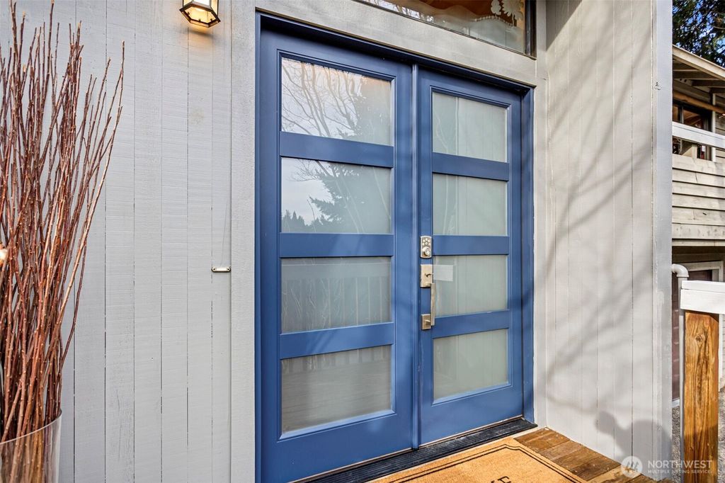 Photo of 32321 44th Place SW, Federal Way, WA 98023 (MLS # 2469923)