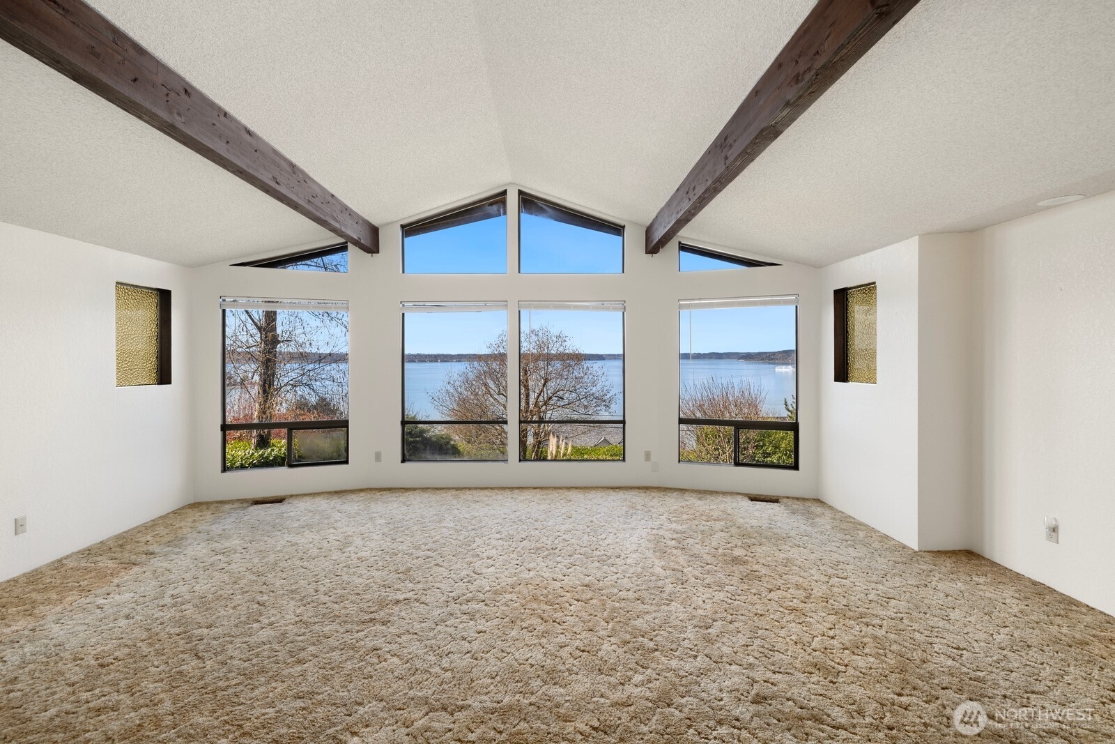 7821 East Side Drive NE