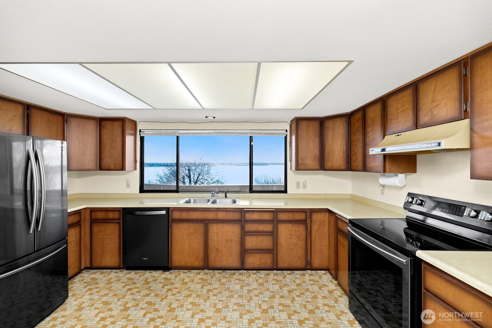 7821 East Side Drive NE