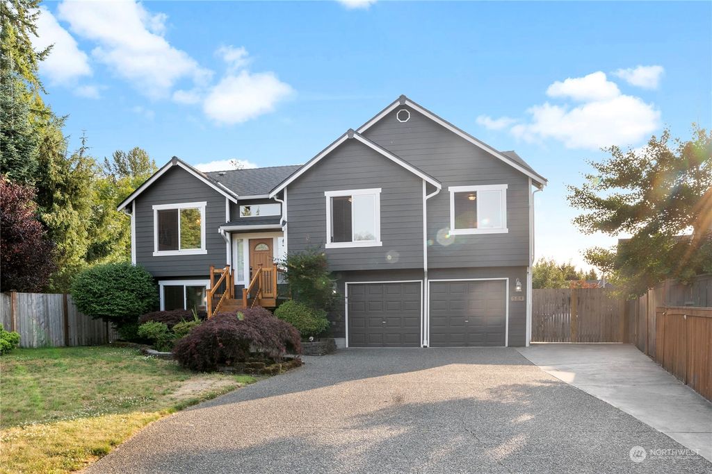 Photo of 504 Dogwood Court, Granite Falls, WA 98252 (MLS # 2133227)