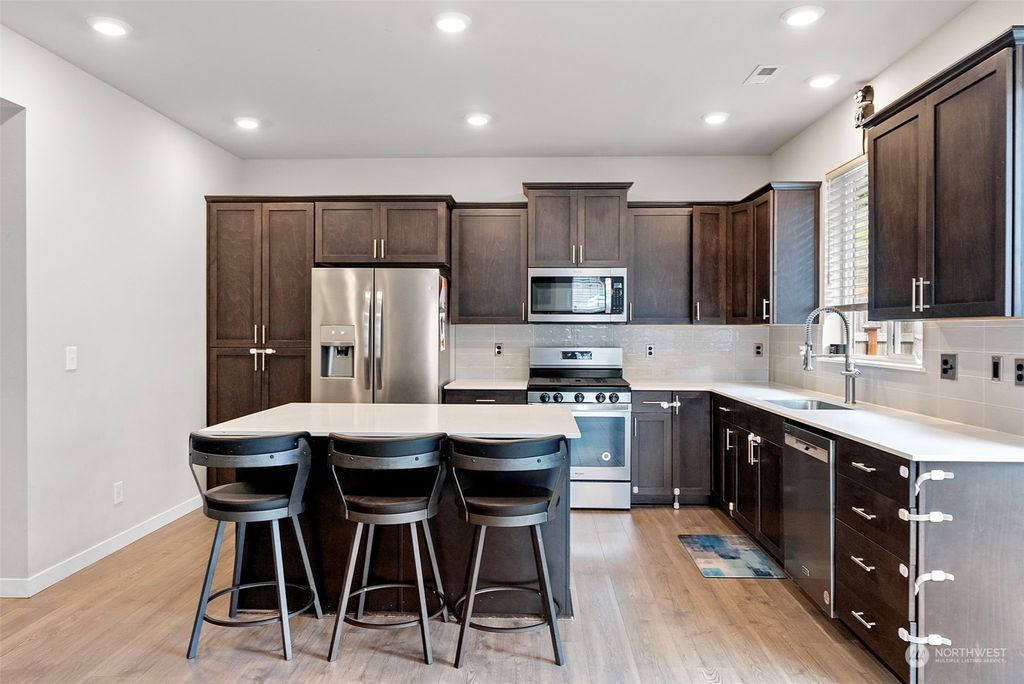 Photo of 28038 15th Avenue S, Federal Way, WA 98003 (MLS # 2218242)