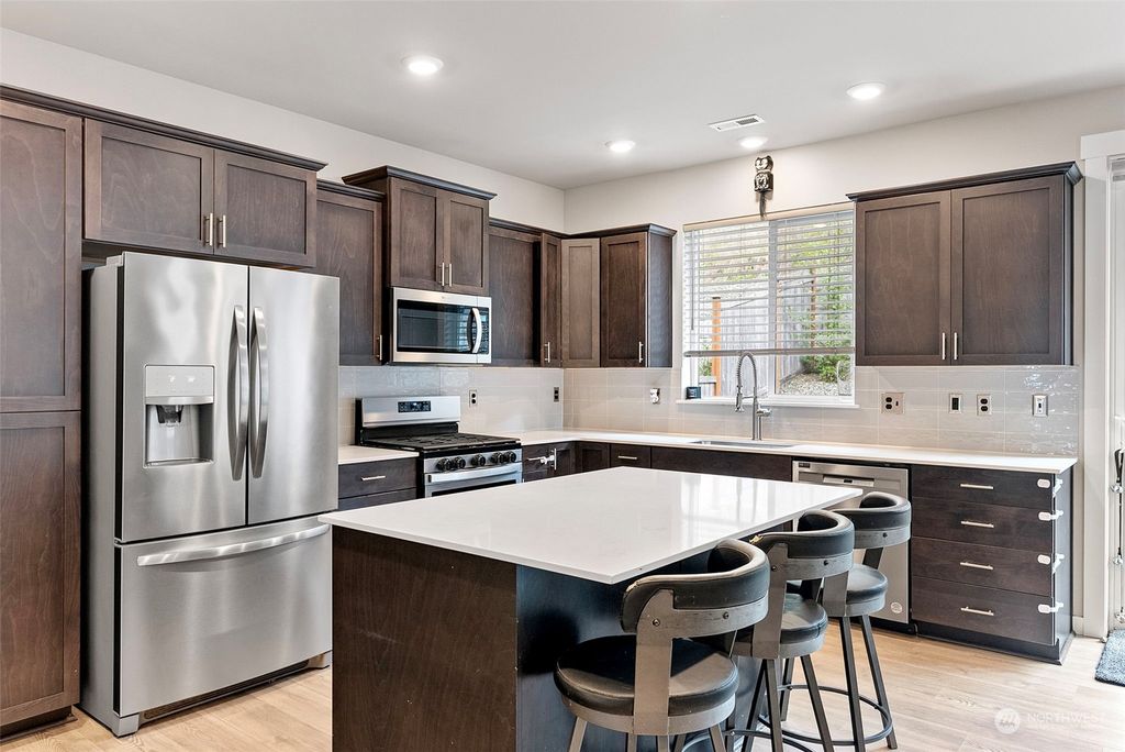 Photo of 28038 15th Avenue S, Federal Way, WA 98003 (MLS # 2218242)
