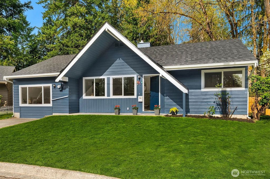 Photo of 16420 NE 96th Place, Redmond, WA 98052 (MLS # 2359843)