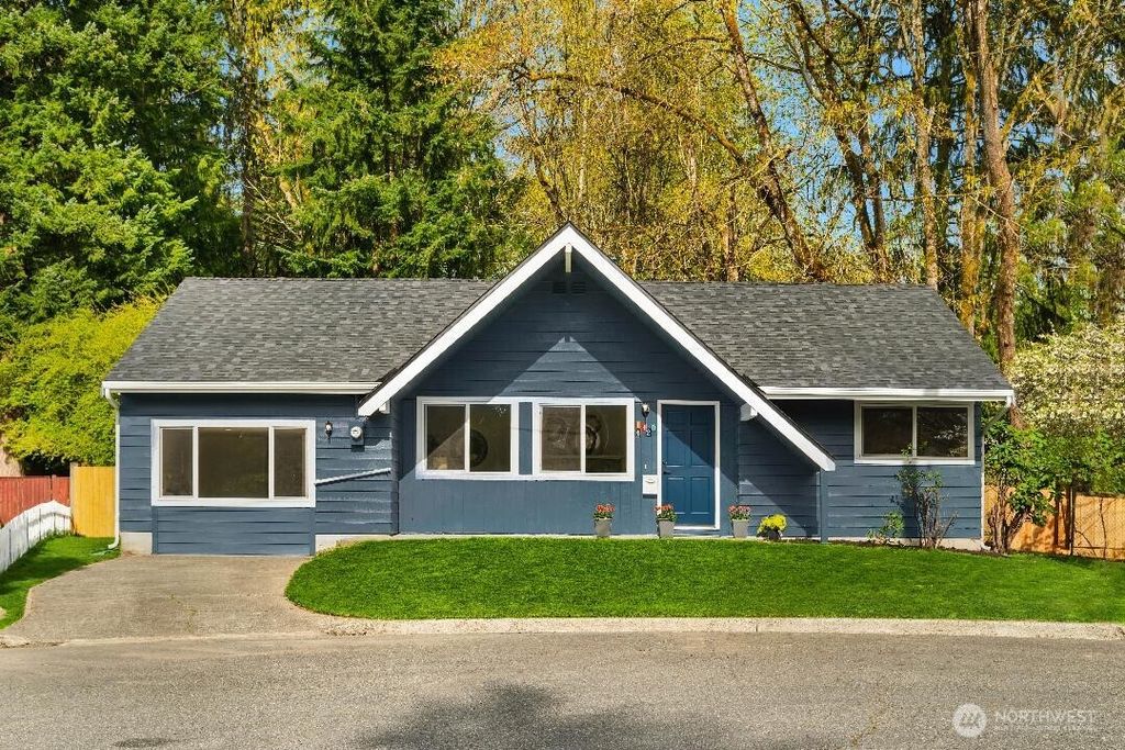Photo of 16420 NE 96th Place, Redmond, WA 98052 (MLS # 2359843)