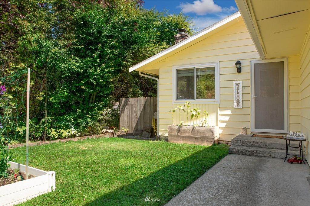 Photo of 3605 Earl Avenue, Everett, WA 98201 (MLS # 1972501)
