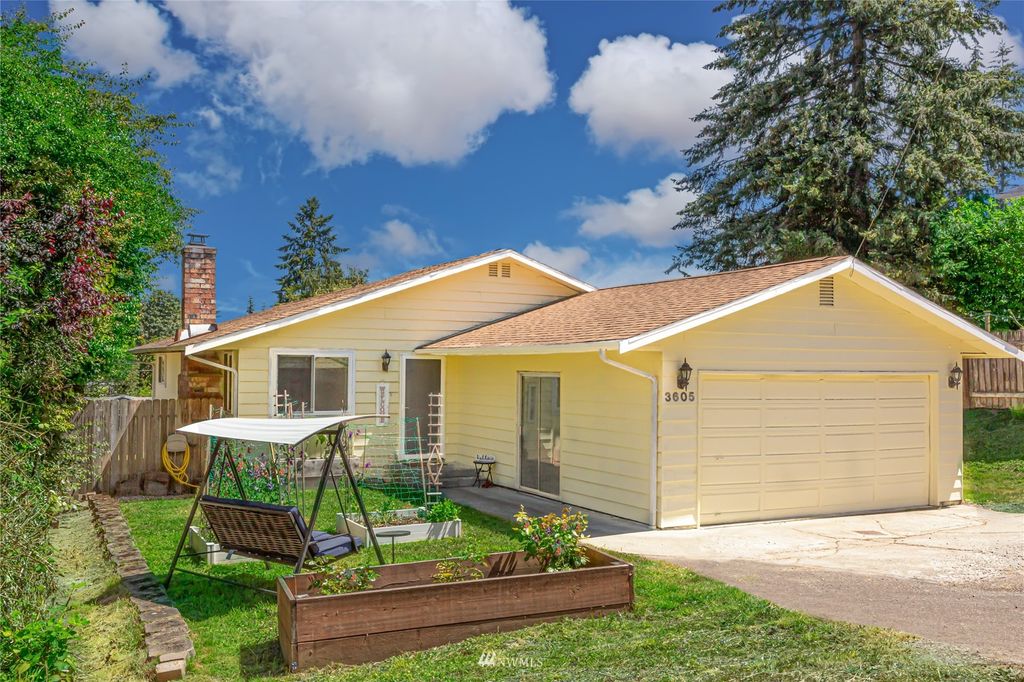 Photo of 3605 Earl Avenue, Everett, WA 98201 (MLS # 1972501)