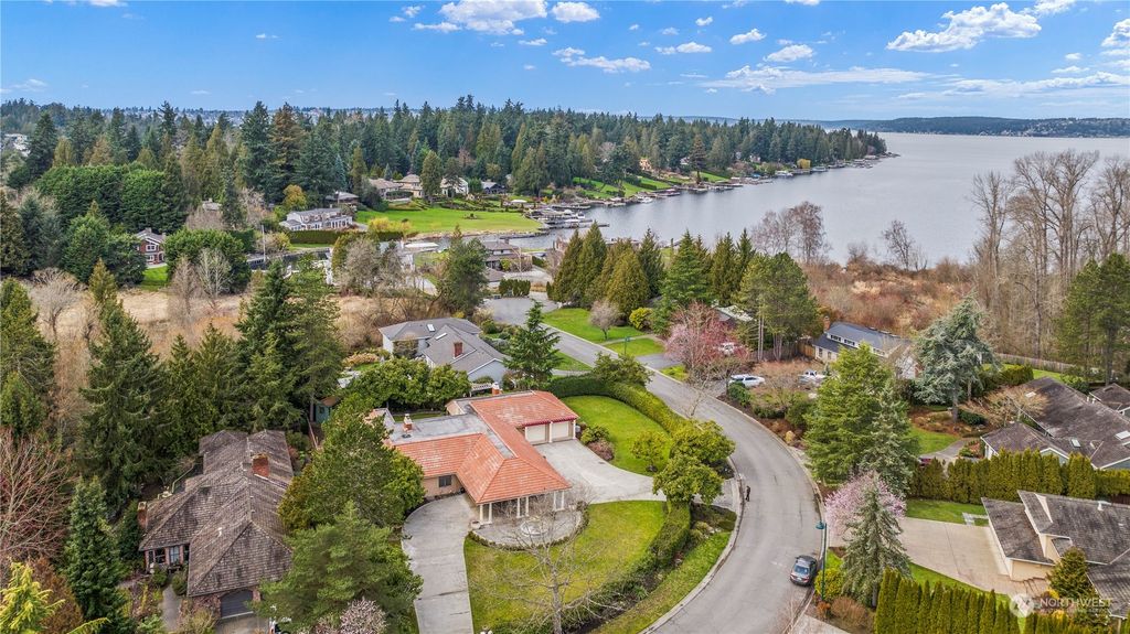 Photo of 8520 Hunts Point Lane, Hunts Point, WA 98004 (MLS # 2207056)