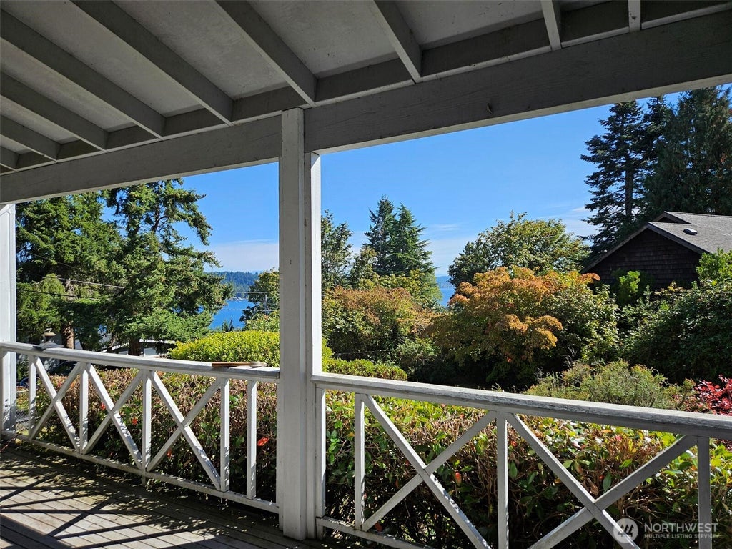 Photo of 11711 Exeter Avenue NE, Seattle, WA 98125 (MLS # 2590288)