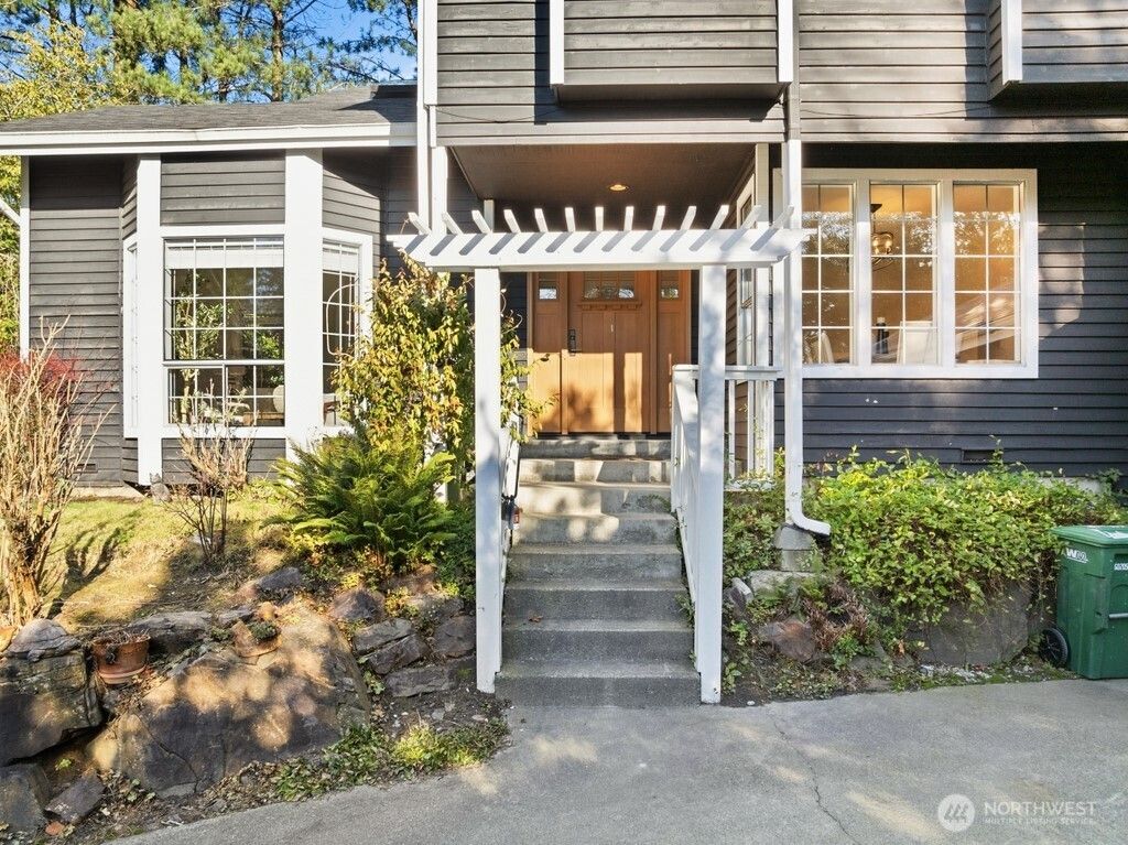 Photo of 1526 7th Street, Kirkland, WA 98033 (MLS # 2471747)