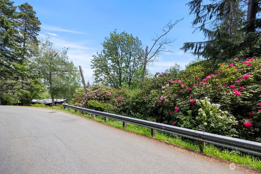 Photo of 0 169xx 33rd Avenue NE, Lake Forest Park, WA 98155 (MLS # 2239830)