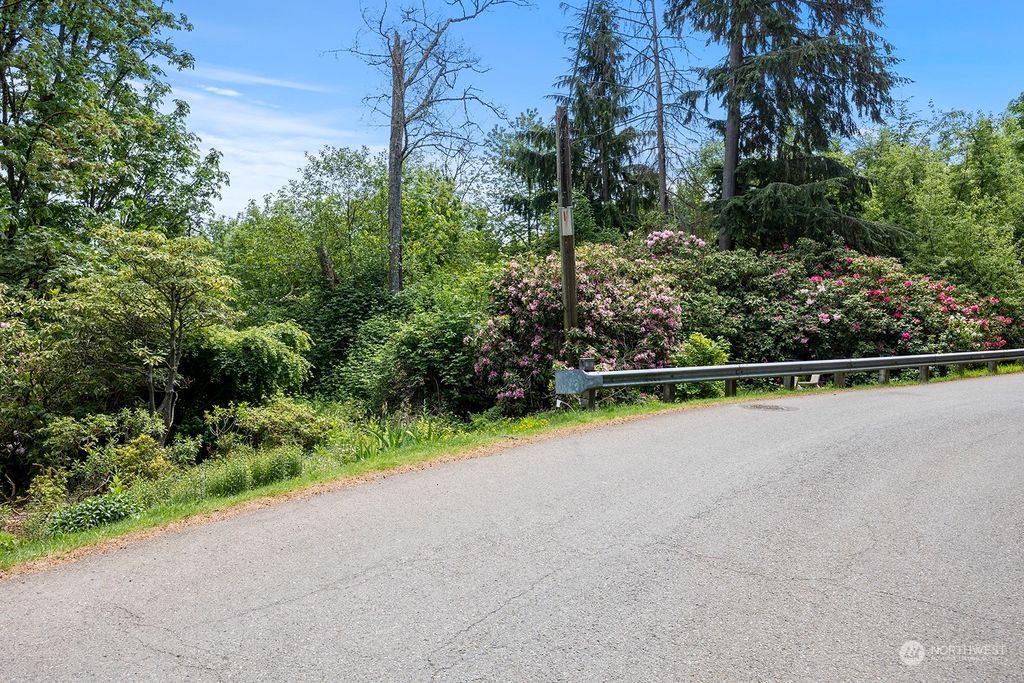 Photo of 0 169xx 33rd Avenue NE, Lake Forest Park, WA 98155 (MLS # 2239830)