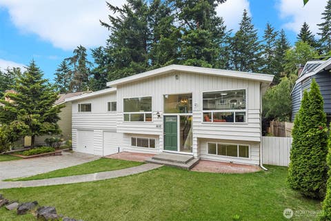 Photo of 16110 Evanston Avenue N, Shoreline, WA 98133 (MLS # 2546743)
