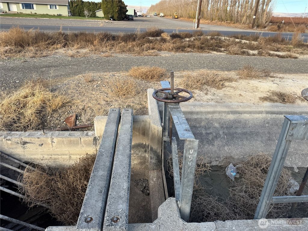 Photo of 0 NKA Road 27 SW &amp; Road P SW, Mattawa, WA 99349 (MLS # 2459610)