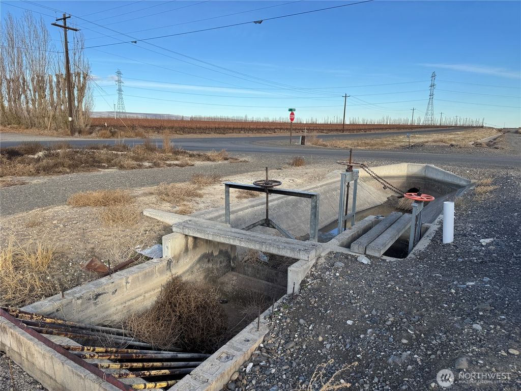 Photo of 0 NKA Road 27 SW &amp; Road P SW, Mattawa, WA 99349 (MLS # 2459610)