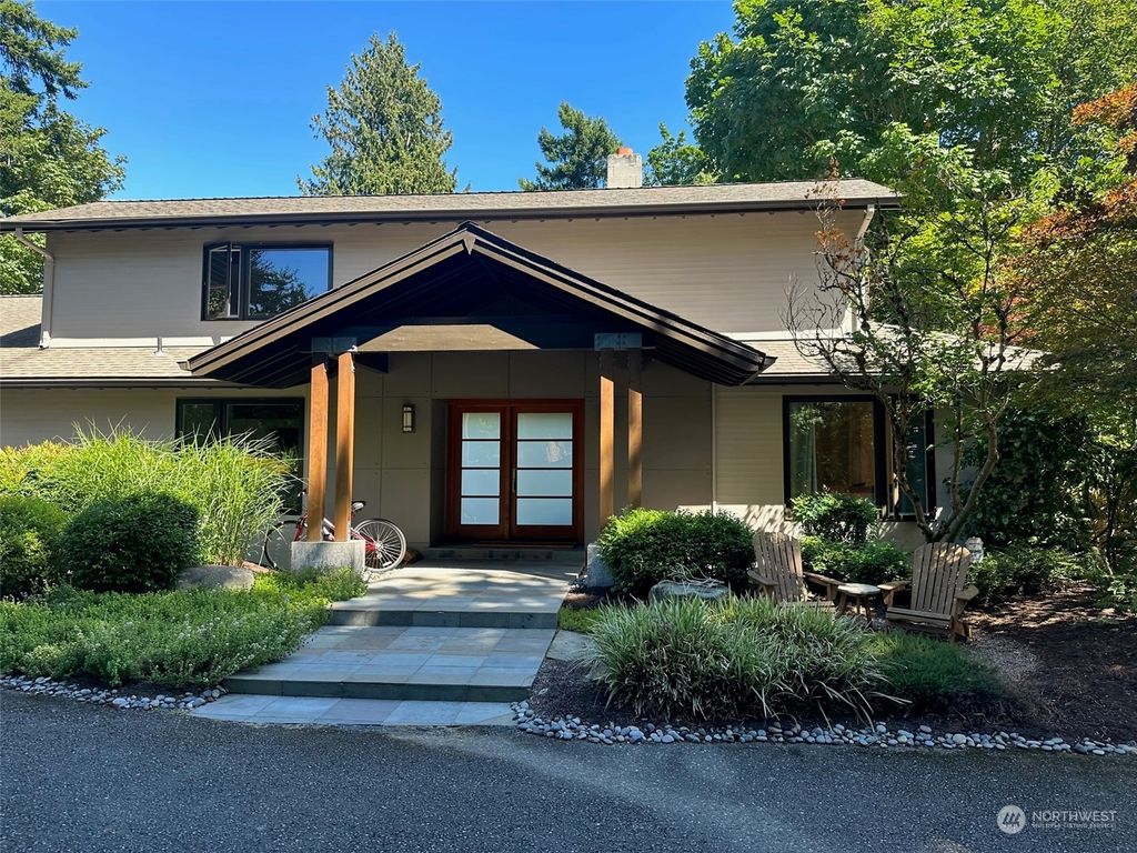 Photo of 9160 SE 46th Street, Mercer Island, WA 98040 (MLS # 2147505)