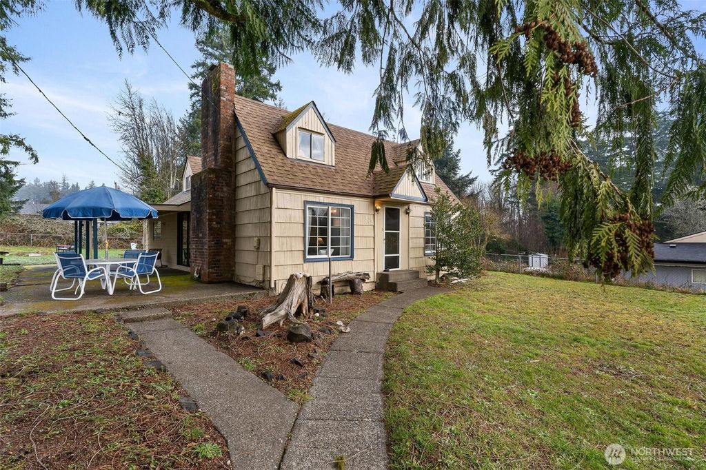 Photo of 102 W Poplar Street, Shelton, WA 98584 (MLS # 2483794)