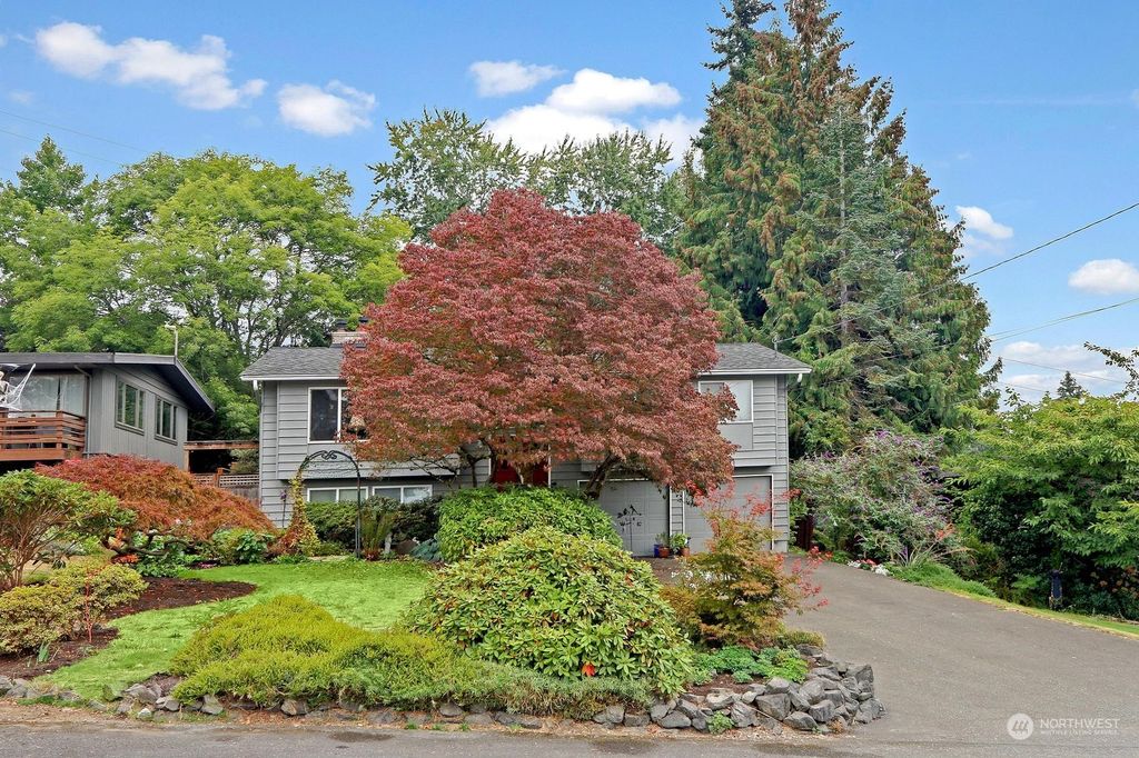 Photo of 11028 108th Place NE, Kirkland, WA 98033 (MLS # 2004434)