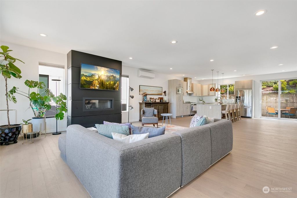 Photo of 5240 17th Avenue SW, Seattle, WA 98106 (MLS # 2241256)