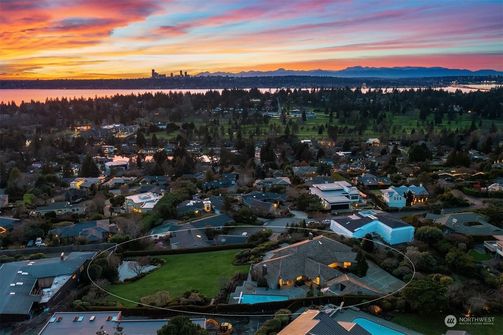 Photo of 1520 90th Place NE, Clyde Hill, WA 98004 (MLS # 2028442)